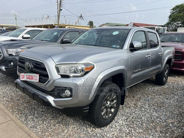 Toyota Tacoma SR 2018 Gray photo 6
