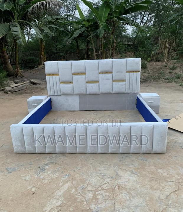 King Size Bed With Two Side Drawers · Photo 2