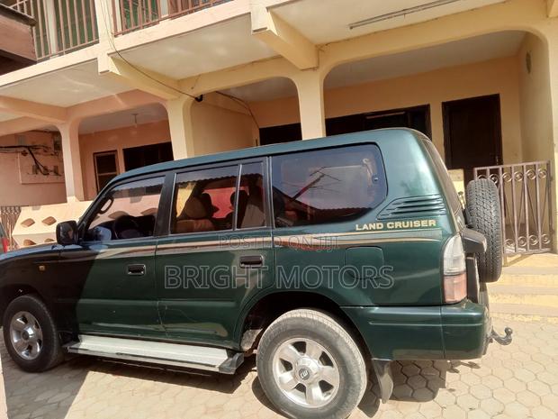 Toyota Land Cruiser 90 2001 Green photo 6