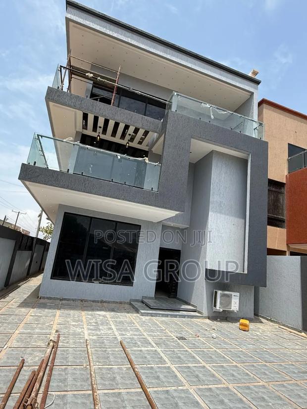 5bdrm Duplex in Wisa Group, Accra Metropolitan for sale · Photo 1