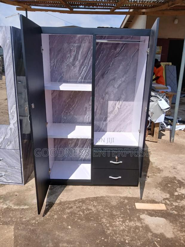 Double Doors Wardrobe · Photo 3