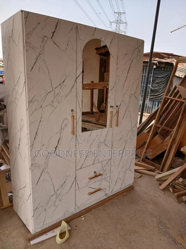 Three Doors Wardrobe · Photo 4