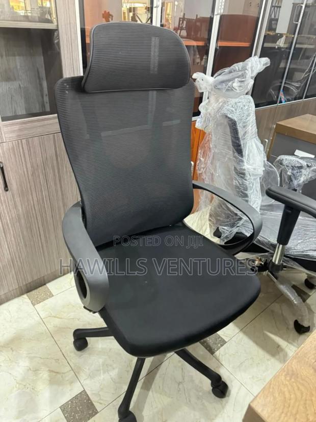 Lumbar Support Chair. · Photo 2