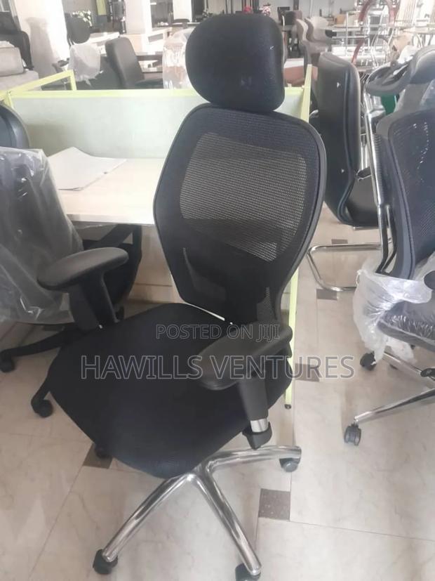 Executive Mesh Chair · Photo 2