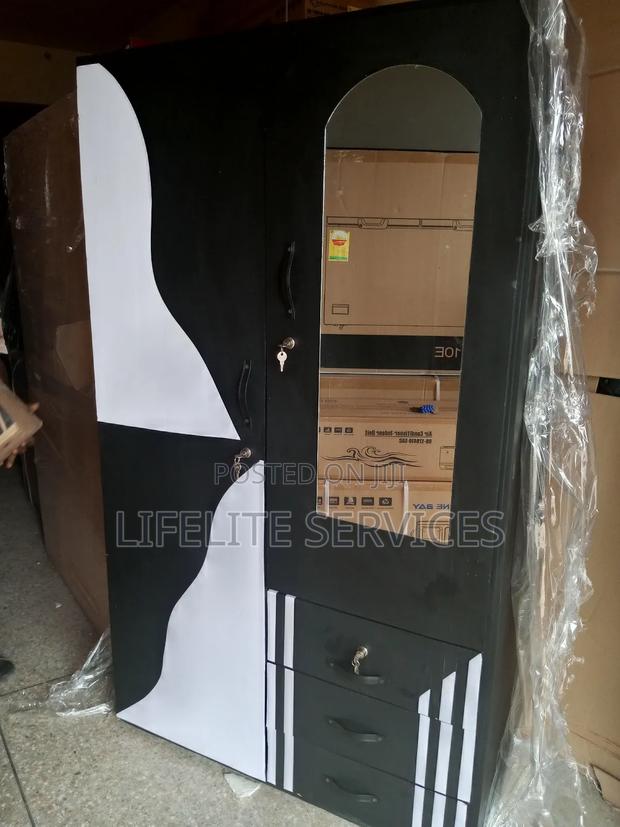 2 in 1 Wardrobe With Dressing Mirror · Photo 3