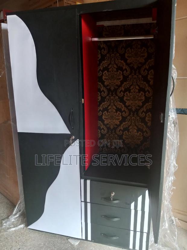 2 in 1 Wardrobe With Dressing Mirror · Photo 4