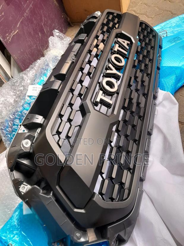 Tacoma 2019-2022 Front Grille photo 3