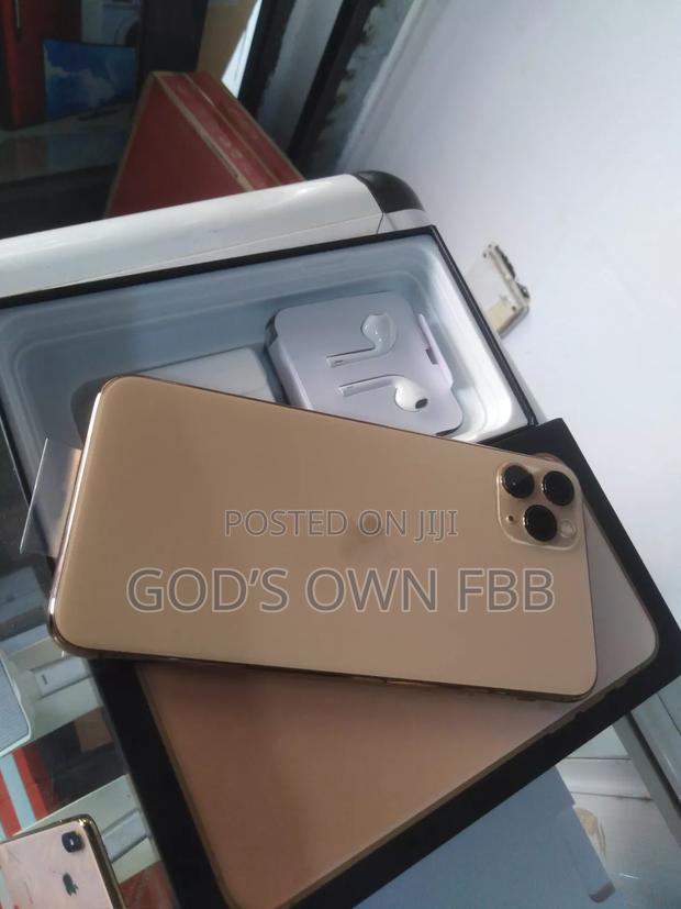 New Apple iPhone 11 Pro Max 256 GB Gold photo 2