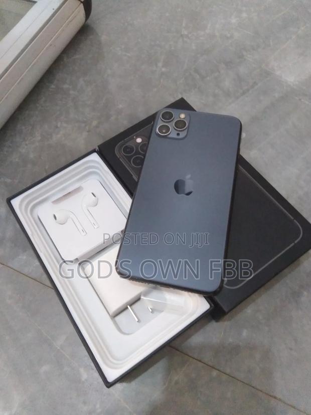 New Apple iPhone 11 Pro Max 256 GB Gold photo 3
