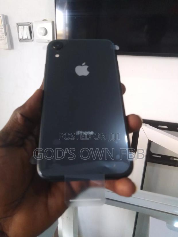 New Apple iPhone XR 256 GB Black photo 3