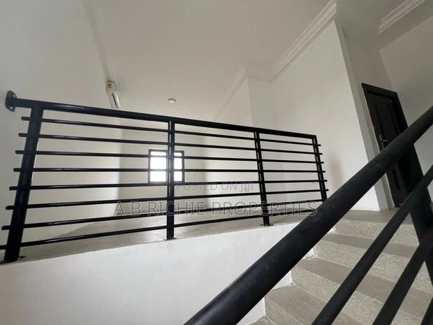 3bdrm Townhouse / Terrace in Ab Richie Properties, West Legon for rent · Photo 4