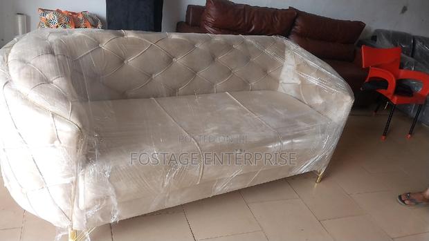 Foreign Design Suede Couch · Photo 2