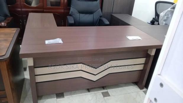Executive Table · Photo 2