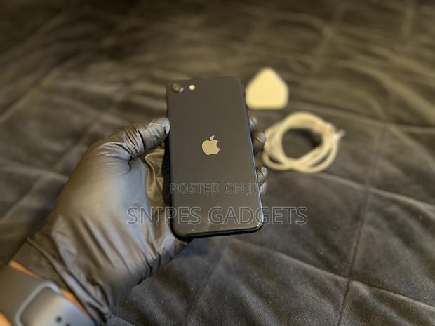Apple iPhone SE (2020) 64 GB Black photo 17