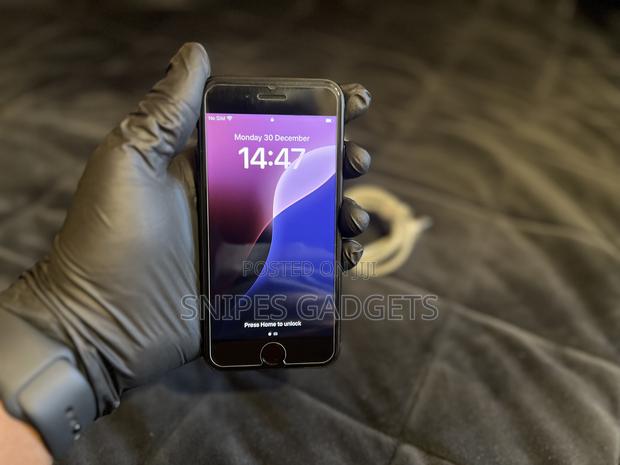Apple iPhone SE (2020) 64 GB Black photo 18
