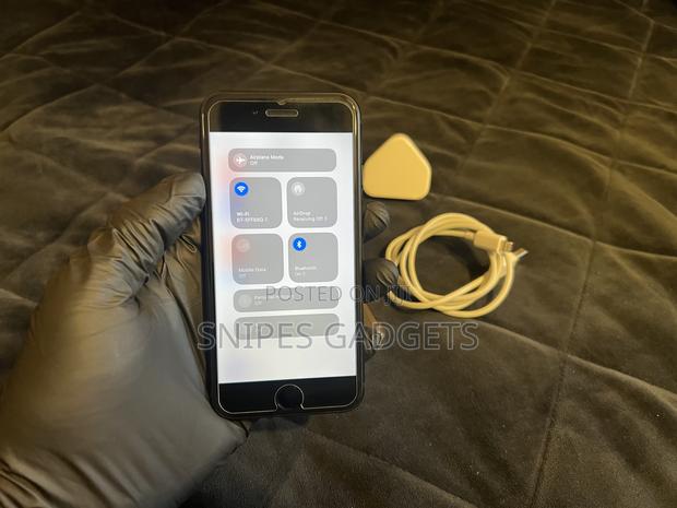 Apple iPhone SE (2020) 64 GB Black photo 12