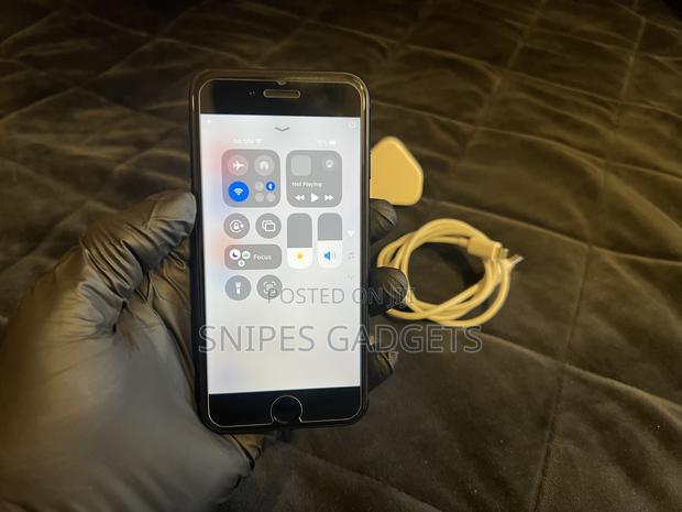 Apple iPhone SE (2020) 64 GB Black photo 11