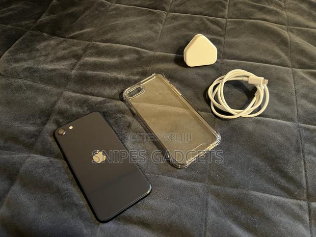 Apple iPhone SE (2020) 64 GB Black photo 2