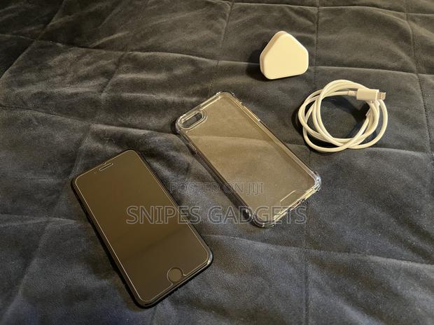 Apple iPhone SE (2020) 64 GB Black photo 3