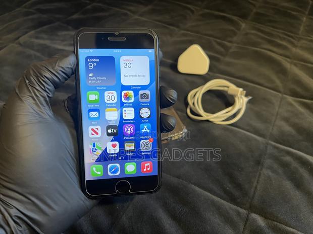 Apple iPhone SE (2020) 64 GB Black photo 6