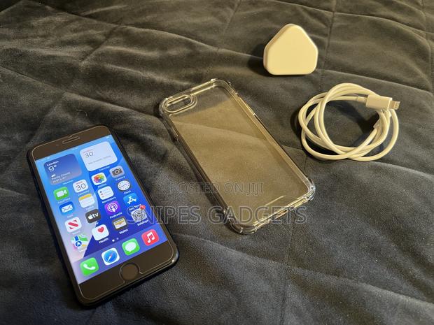 Apple iPhone SE (2020) 64 GB Black photo 5