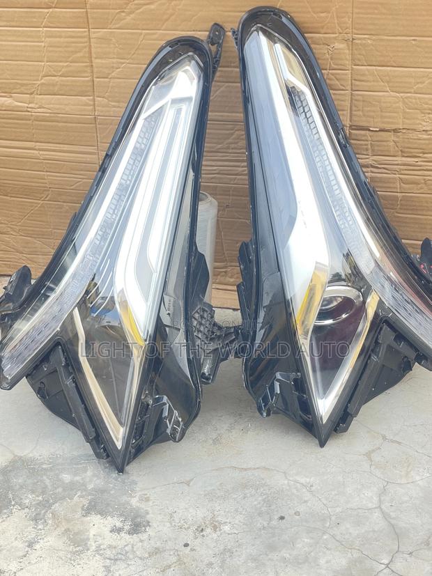 Cadillac Xt5 2018 Headlight Available