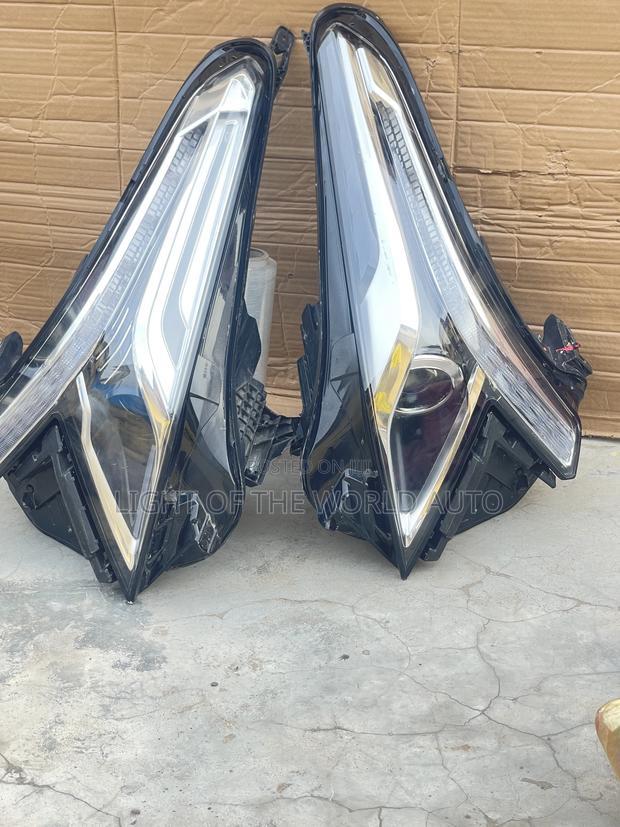 Cadillac Xt5 2018 Headlight Available