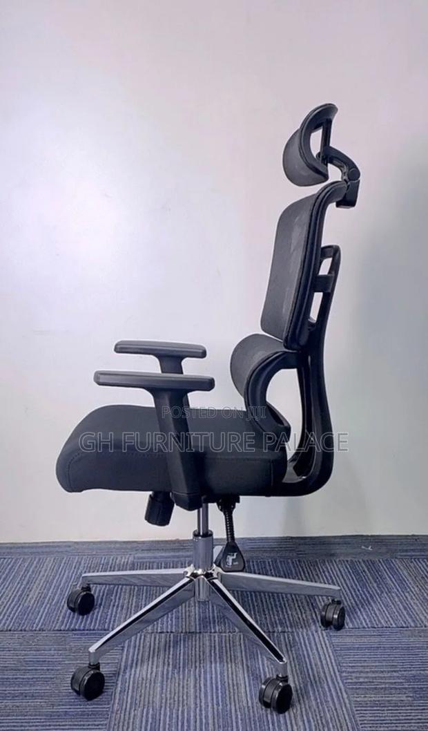 Swivel Chair · Photo 2