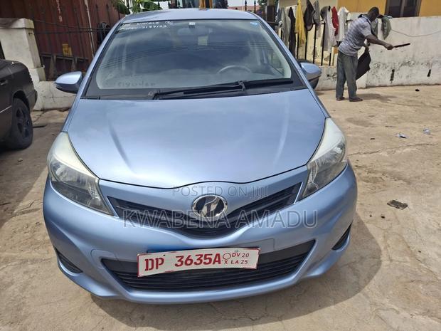 Toyota Vitz 1.3 AWD 5dr 2013 Blue