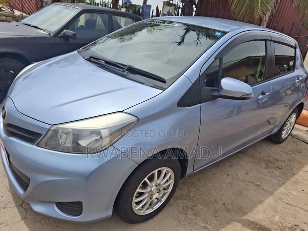Toyota Vitz 1.3 AWD 5dr 2013 Blue