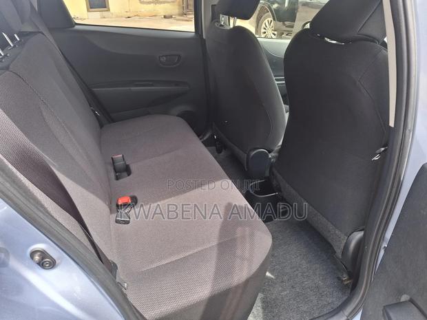 Toyota Vitz 1.3 AWD 5dr 2013 Blue