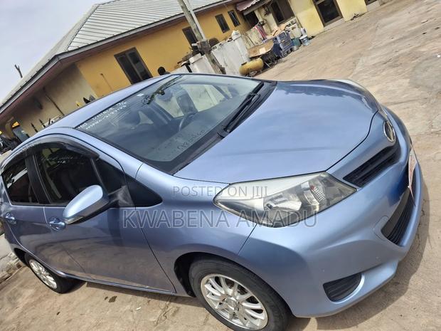 Toyota Vitz 1.3 AWD 5dr 2013 Blue
