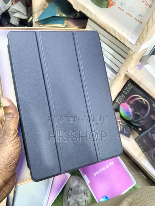 Samsung Galaxy Tab S9 Fe Smart Foldable Book Cover · Photo 4