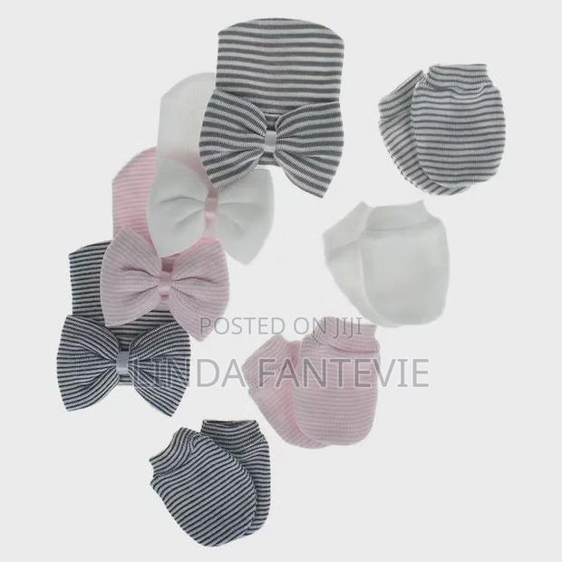 Set of Mittens and Headband photo 4