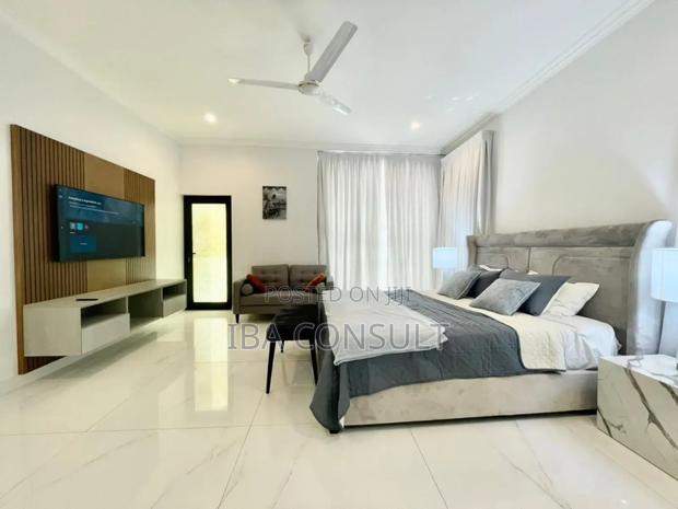 3 and 4bdrm House in East Airport for Sale