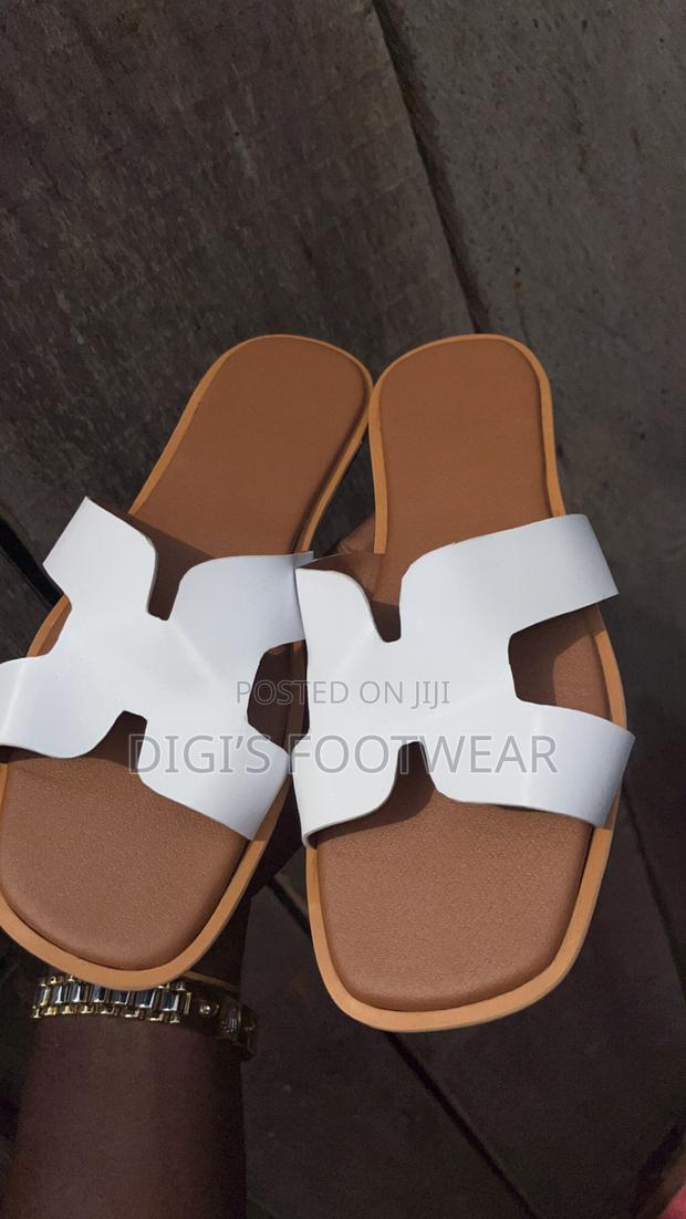 White Hermes Female Slippers · Photo 4