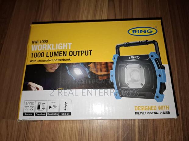 Ring Automotive Rechargeable Floodlight With Power Bank · Photo 2