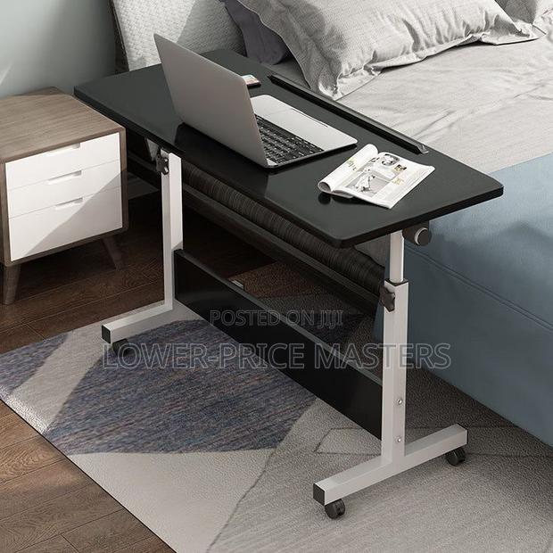 Adjustable and X360 Rotatory Table · Photo 4