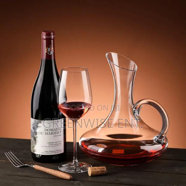 Elegant Crystal Wine Decanter photo 3