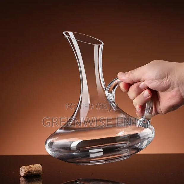 Elegant Crystal Wine Decanter