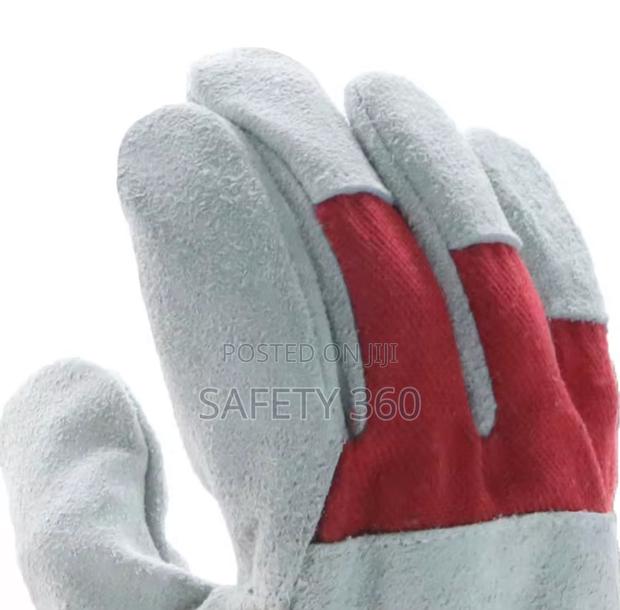 Leather Hand Glove · Photo 4