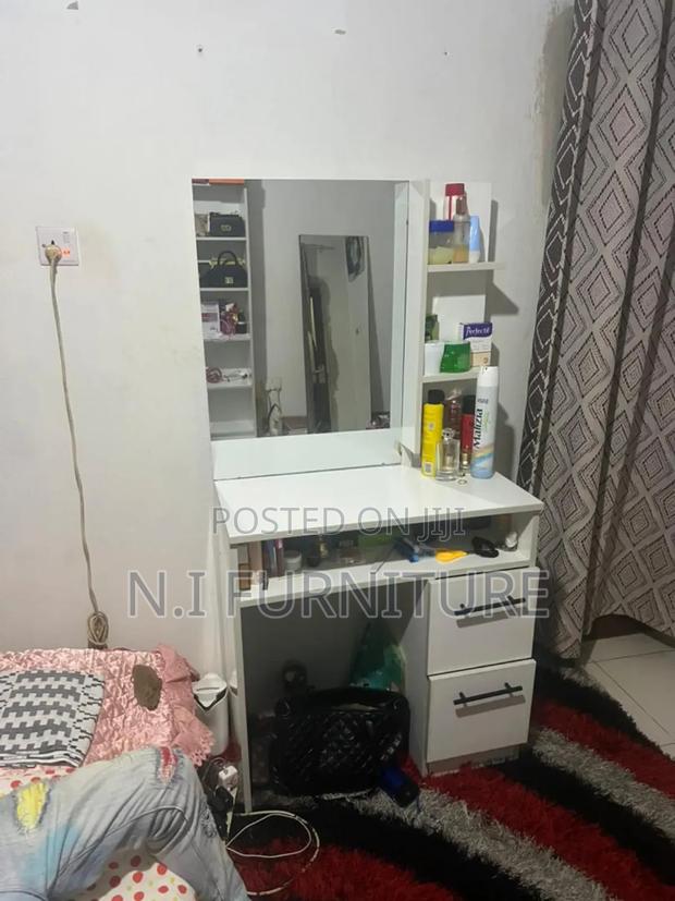 Dressing Mirror · Photo 3