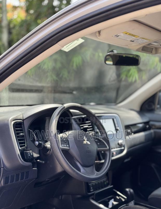 Mitsubishi Outlander 2020 Gray