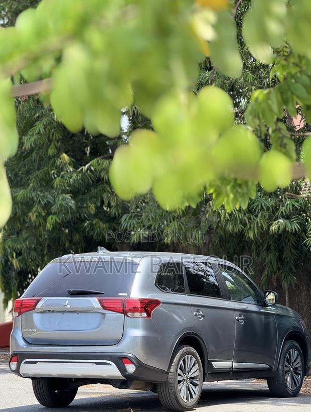 Mitsubishi Outlander 2020 Gray