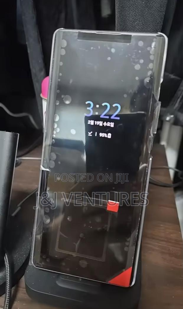 Lg Wing Screen · Photo 1