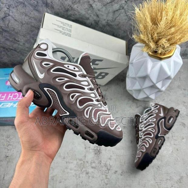 Nike Air Max Tn Plus Drift · Photo 3