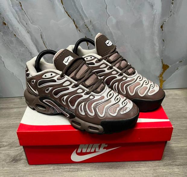 Nike Air Max Tn Plus Drift · Photo 4