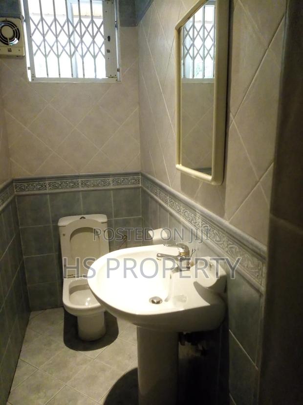 4bdrm House in Dzorwulu for rent photo 13