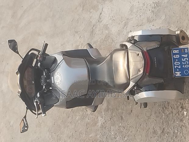 Honda VFR 700F 2010 Silver