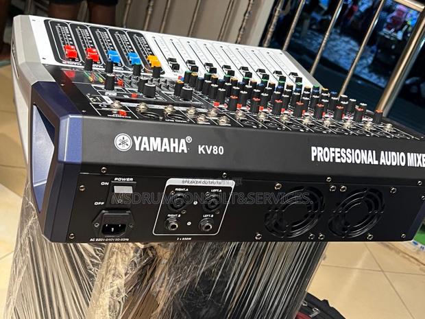 8 Channels Powered Mixer
